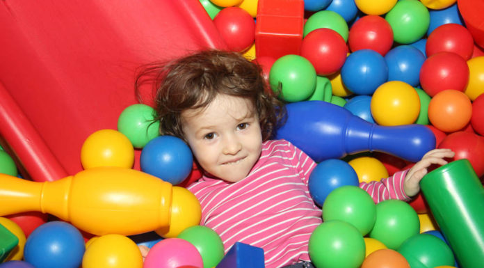 Suche baseny z piłeczkami - wyjątkowy plac zabaw w pokoju dziecka